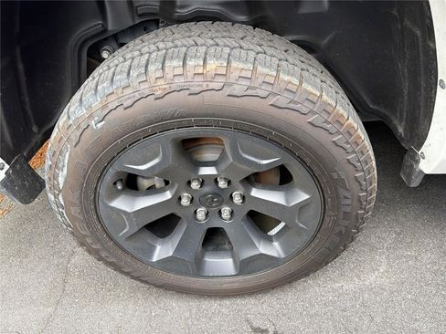 Used 2025 RAM 1500 Big Horn AWD/4WD image 9