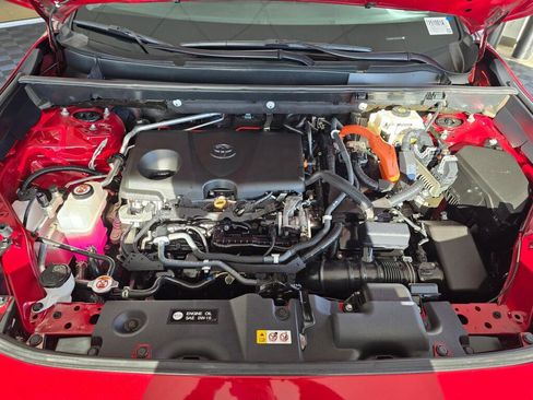 Used 2021 Toyota RAV4 LE image 9