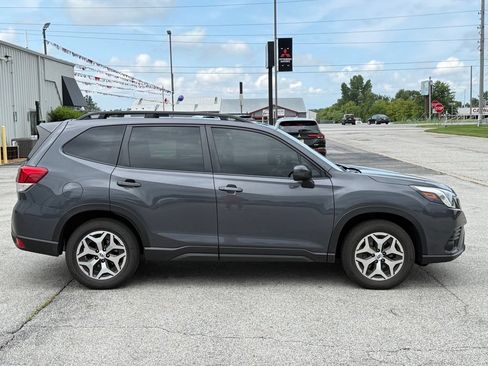 Used 2022 Subaru Forester Premium AWD/4WD image 9