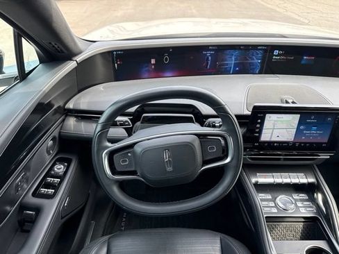 Used 2025 Lincoln Nautilus Reserve w/ Jet Appearance Package AWD/4WD image 17