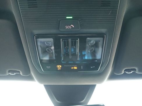 Used 2025 Volkswagen Atlas Cross Sport SE image 19