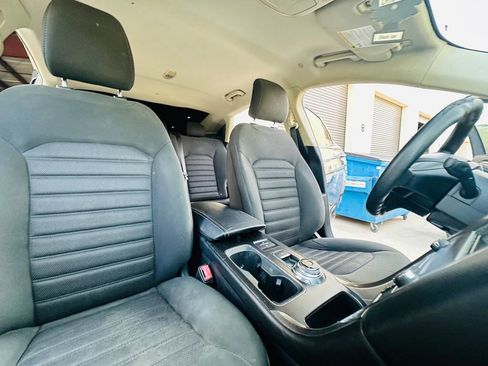 Used 2017 Ford Fusion SE FWD image 24