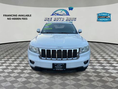 Used 2013 Jeep Grand Cherokee Laredo w/ Laredo E Group image 2