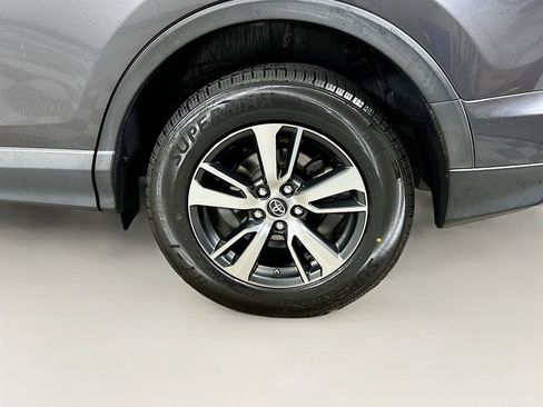 Used 2018 Toyota RAV4 XLE FWD image 24