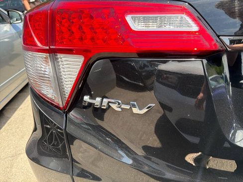 Used 2019 Honda HR-V Sport image 9