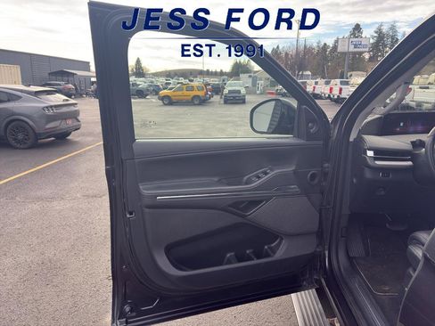 Used 2025 Lincoln Navigator L Reserve image 17