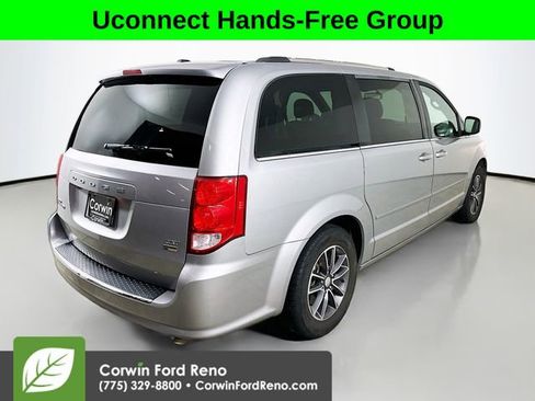 Used 2017 Dodge Grand Caravan SXT image 7