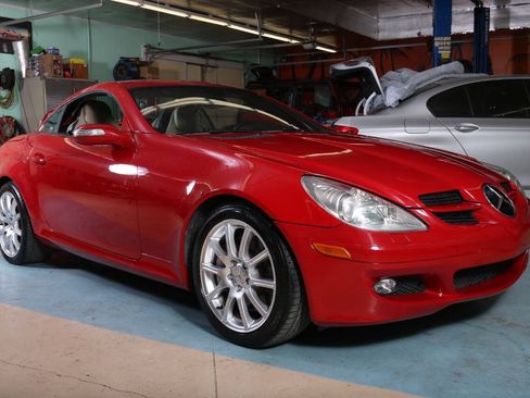 Used 2005 Mercedes-Benz SLK 350 w/ Entertainment Pkg image 15
