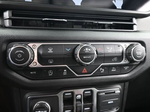 New 2026 Jeep Gladiator Sport image 19