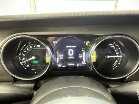 Used 2022 Jeep Wrangler Unlimited Rubicon 4xe w/ Cold Weather Group AWD/4WD image 9
