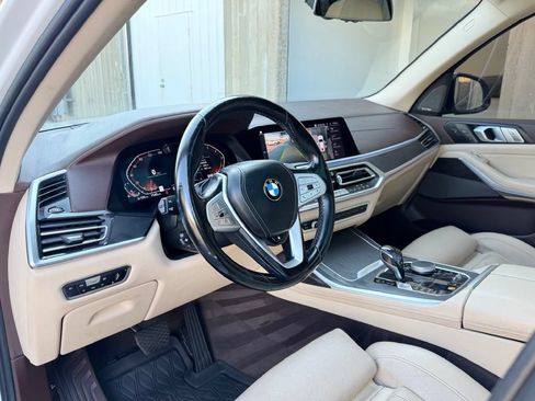 Used 2019 BMW X7 xDrive50i w/ Premium Package AWD/4WD image 9