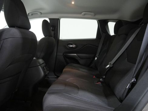 Used 2020 Jeep Cherokee Latitude w/ Cold Weather Group AWD/4WD image 24
