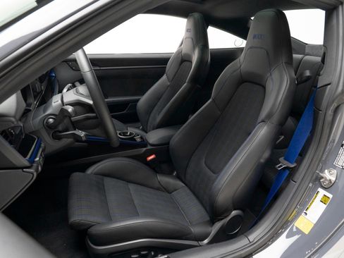 Used 2026 Porsche 911 Carrera T RWD image 3