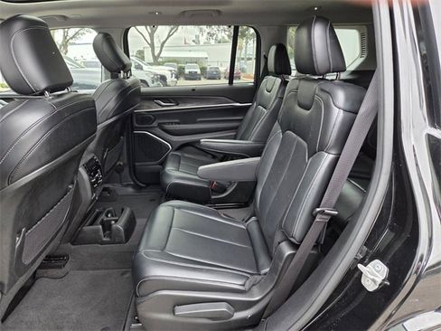 Used 2021 Jeep Grand Cherokee L Limited w/ Luxury Tech Group II image 11