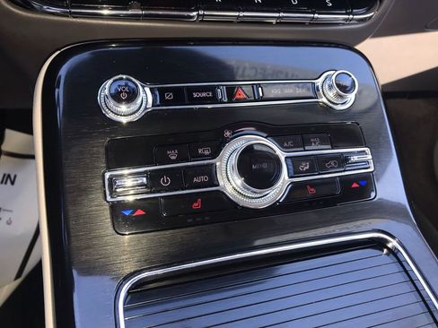 Used 2023 Lincoln Nautilus FWD w/ Premium Package image 19