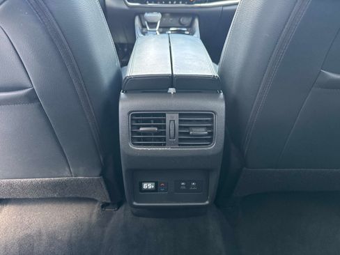Used 2022 Nissan Rogue SL FWD image 17