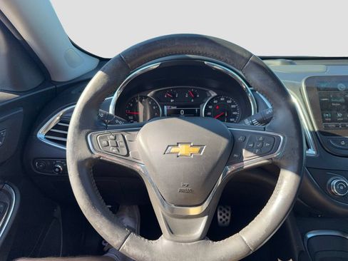 Used 2017 Chevrolet Malibu LT w/ Leather Package FWD image 13