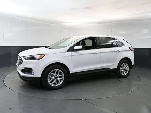 Used 2023 Ford Edge SEL w/ Convenience Package AWD/4WD image 2