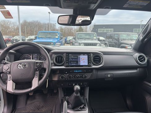 Used 2022 Toyota Tacoma TRD Off-Road w/ TRD Premium Off Road Package image 30