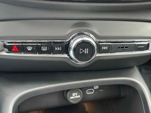 Used 2025 Volvo XC40 B5 Plus w/ Climate Package image 29