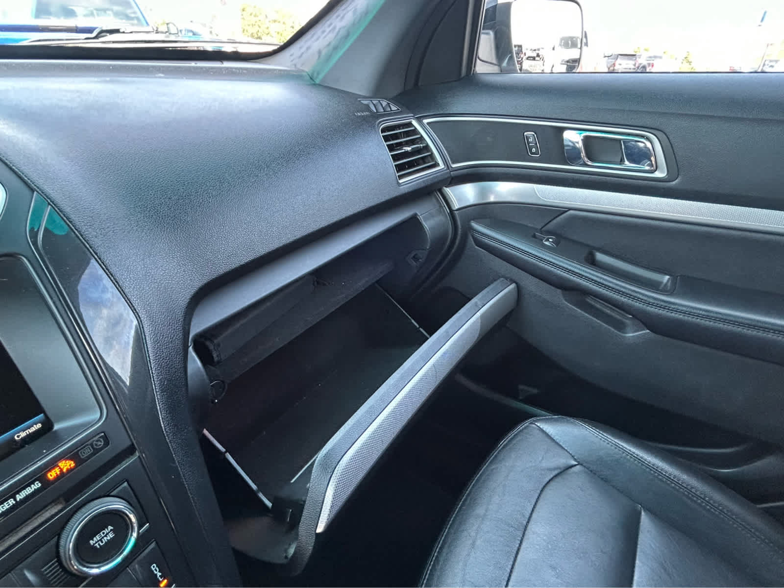 Used 2016 Ford Explorer XLT w/ Equipment Group 202A AWD/4WD image 42