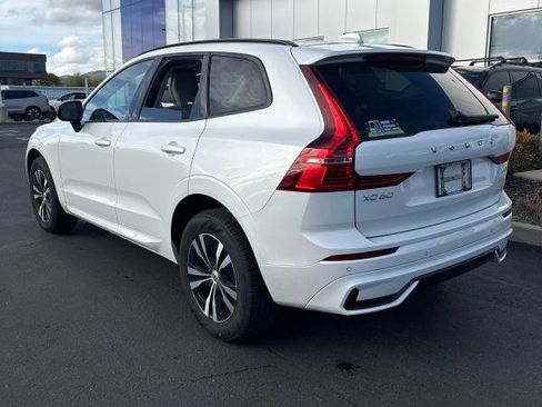 Used 2024 Volvo XC60 B5 Core w/ Climate Package image 4