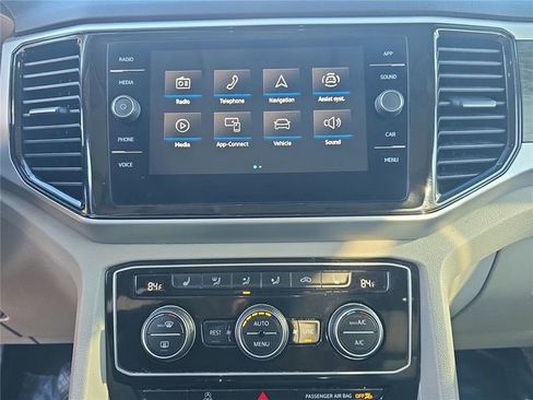 Used 2022 Volkswagen Atlas SE w/ Panoramic Sunroof Package image 18