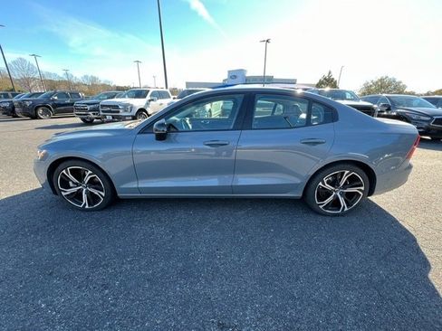 Used 2023 Volvo S60 B5 Plus w/ Climate Package image 7