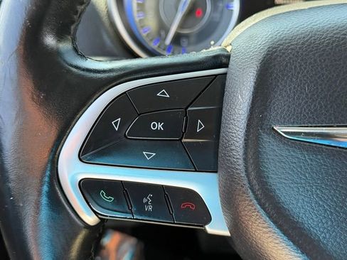Used 2016 Chrysler 300 Limited RWD image 12