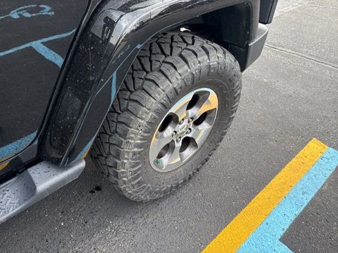 Used 2018 Jeep Wrangler Unlimited Sahara w/ Connectivity Group image 2