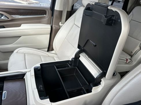 Used 2021 GMC Yukon Denali w/ Denali Premium Package image 32