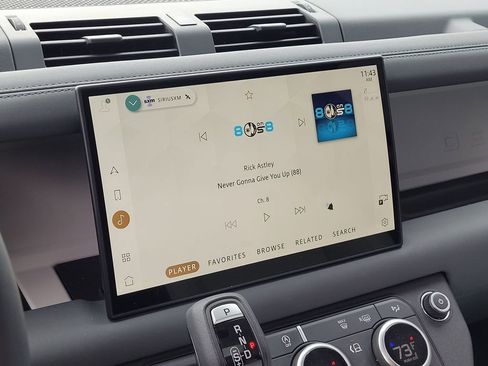 Used 2025 Land Rover Defender 90 S image 23