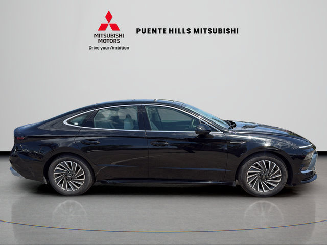 Used 2025 Hyundai Sonata Limited FWD image 4