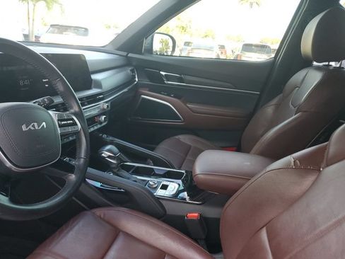 Certified 2023 Kia Telluride EX w/ EX Captain's Chair Package FWD image 23