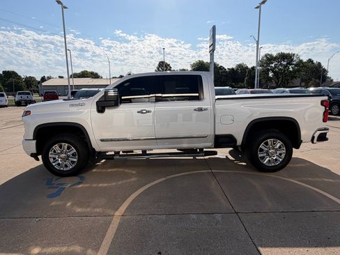 Used 2025 Chevrolet Silverado 3500 High Country w/ High Country Premium Package AWD/4WD image 5