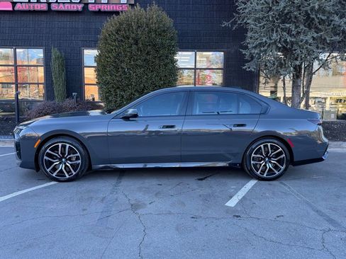 Used 2023 BMW 760i xDrive w/ Executive Package image 9