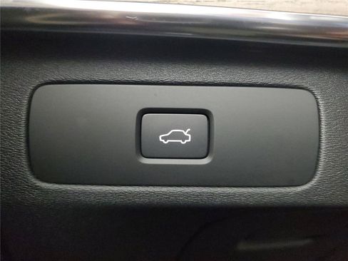 Certified 2026 Volvo XC90 B6 Plus AWD/4WD image 33