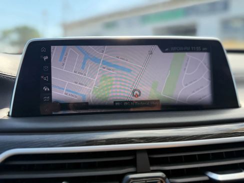 Used 2016 BMW 740i image 32