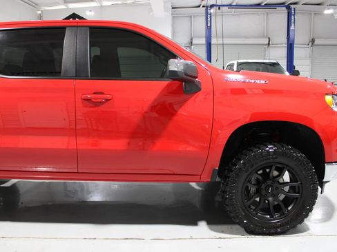 Used 2025 Chevrolet Silverado 1500 LT AWD/4WD image 7