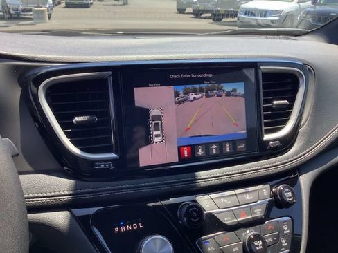 New 2027 Chrysler Pacifica Limited w/ S Appearance Package FWD image 19