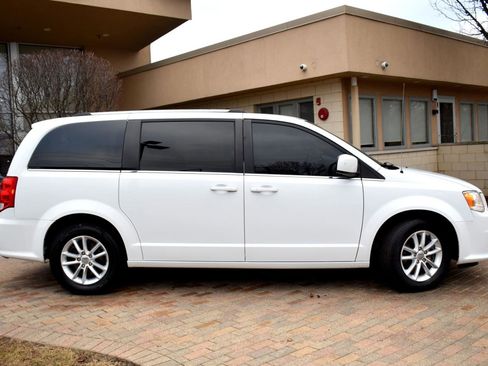 Used 2019 Dodge Grand Caravan SXT image 12