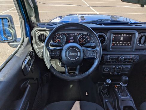 Used 2022 Jeep Gladiator Sport image 15