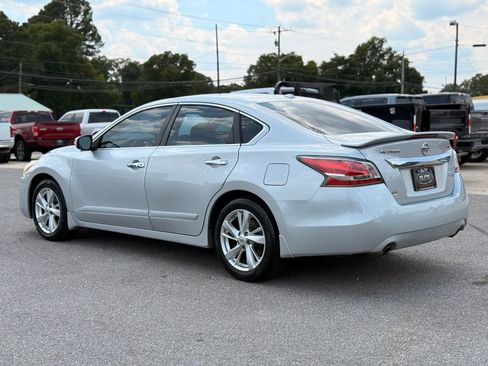 Used 2015 Nissan Altima 2.5 SL w/ Technology Package FWD image 7