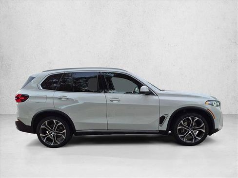 Used 2024 BMW X5 xDrive40i w/ Premium Package AWD/4WD image 4