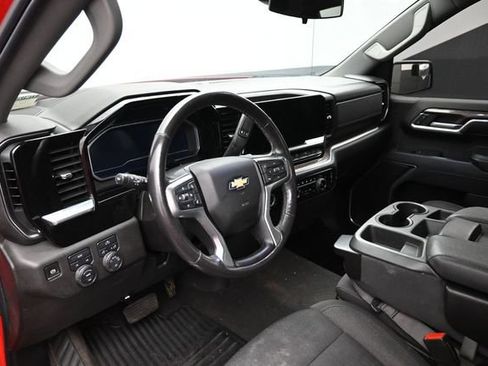 Used 2022 Chevrolet Silverado 1500 LT AWD/4WD image 11