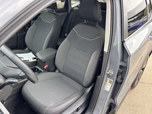 Used 2024 Volkswagen Taos SE w/ Panoramic Sunroof Package AWD/4WD image 21
