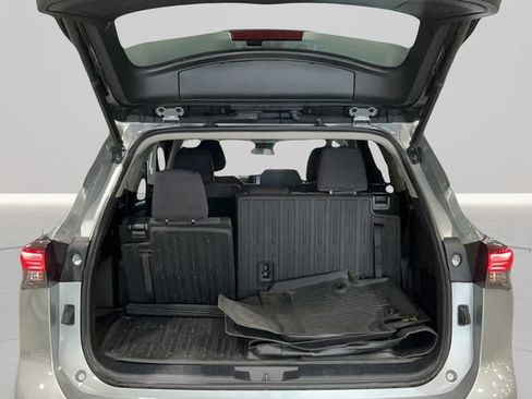Used 2020 Toyota Highlander LE AWD/4WD image 23
