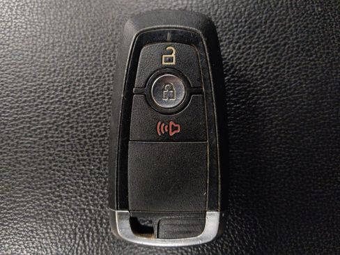 Used 2018 Ford Explorer XLT image 32