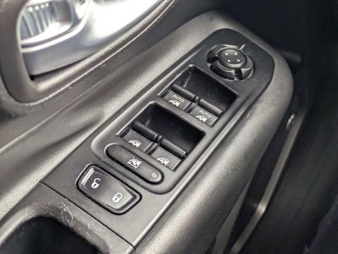 Used 2019 Jeep Renegade Limited w/ Quick Order Package 22P image 23