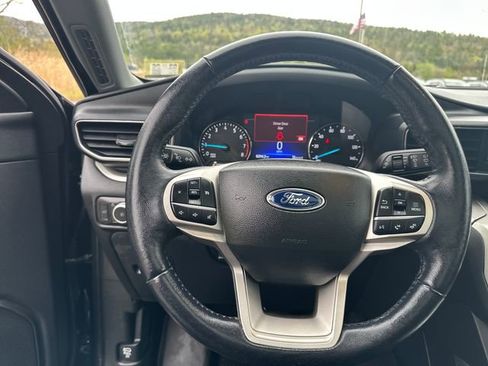 Used 2022 Ford Explorer XLT w/ Equipment Group 202A AWD/4WD image 13